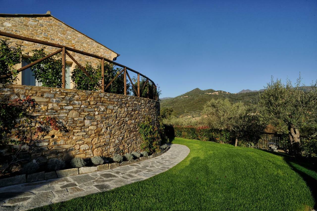 Almablanca Bed & Breakfast Garlenda Bagian luar foto
